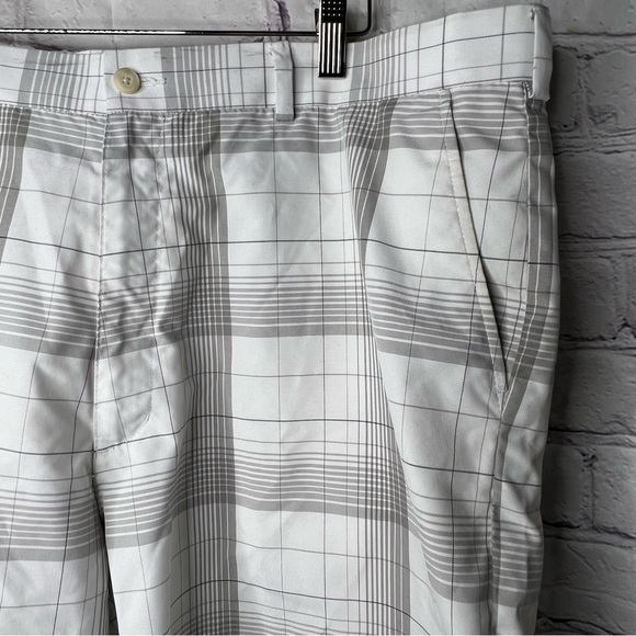 Grand Slam Golf Mens Flat Front Chino Shorts White Plaid Size 40 Polyester. - Picture 9 of 10